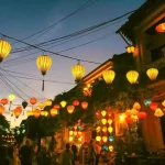 Lớp học làm đèn lồng và lớp học nấu ăn